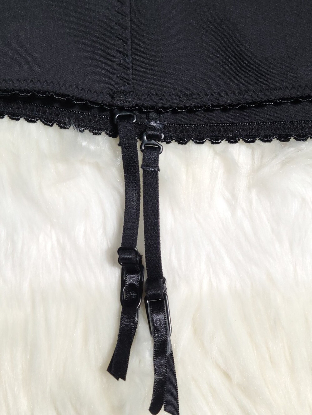 SKIMS Body Mini Garter Skirt Black Onyx Women Large NEW - Picture 4 of 7